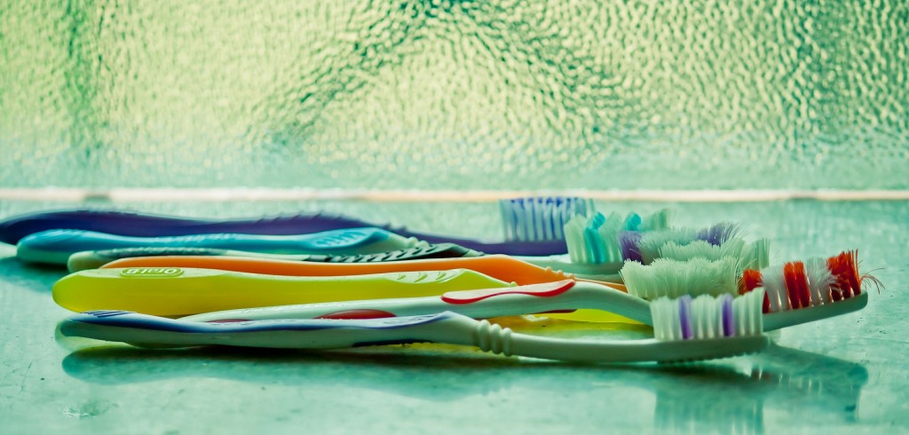 toothbrush 390870 1920