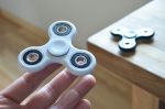 Προσοχή στα fidget spinners